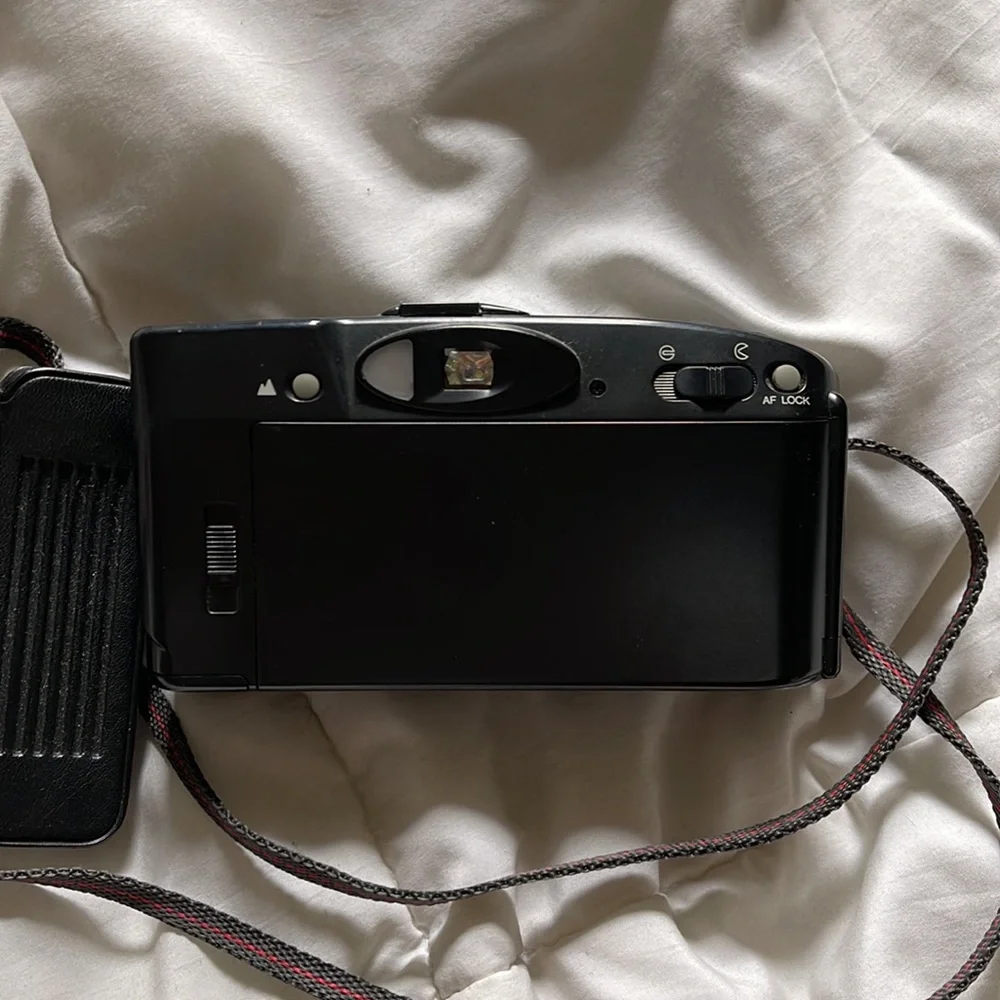 Fuji Discovery 875 Zoom Point and Shoot 35mm Film Camera